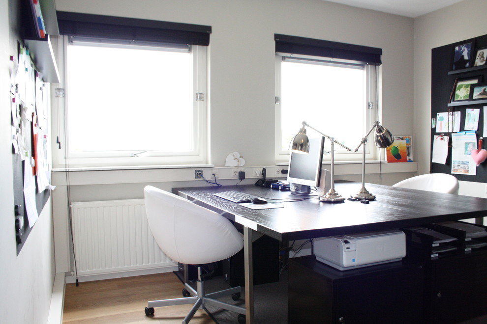 Trendy home office photo in Amsterdam