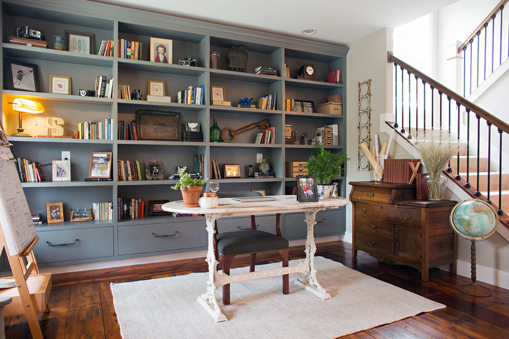 Example of a country home office design in Cincinnati
