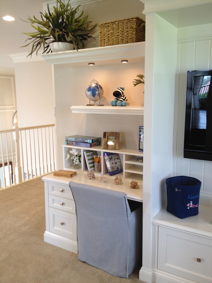 Elegant home office photo in Miami