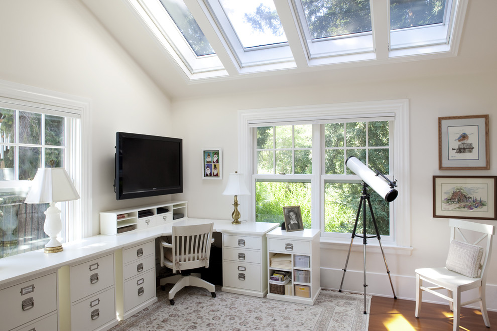 Home office - traditional home office idea in San Francisco