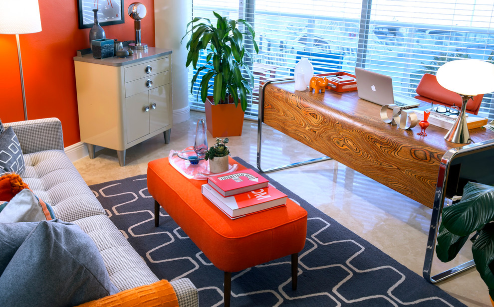 На фото: кабинет среднего размера в стиле ретро с оранжевыми стенами, полом из травертина и отдельно стоящим рабочим столом без камина