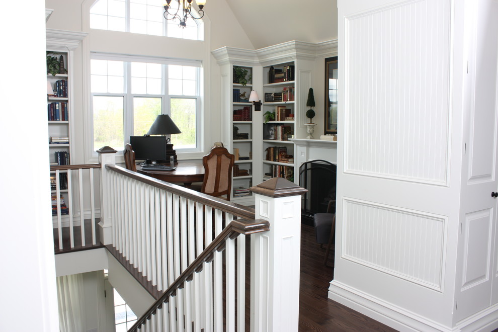 Inspiration for a traditional home office in Toronto.