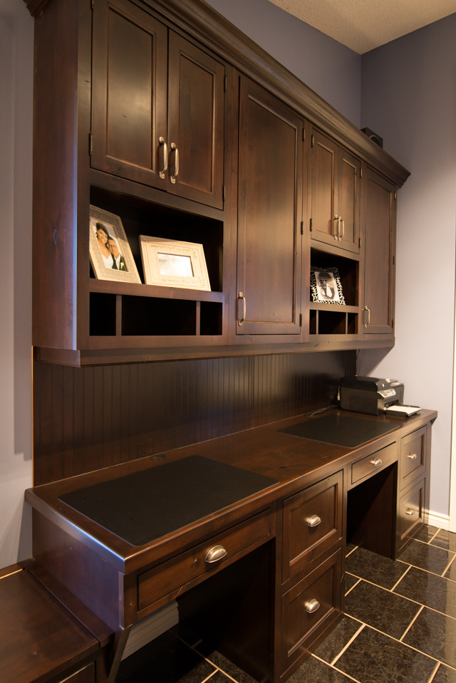 This is an example of a traditional home office in Calgary.