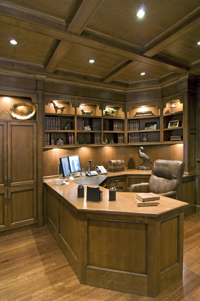 Cette image montre un bureau traditionnel.