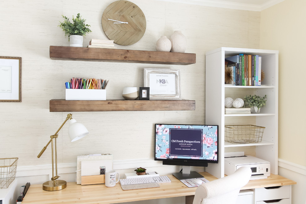 Idéer för små maritima arbetsrum, med vinylgolv och ett fristående skrivbord
