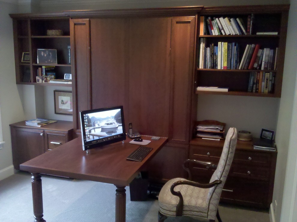 Design ideas for a traditional home office in Seattle.