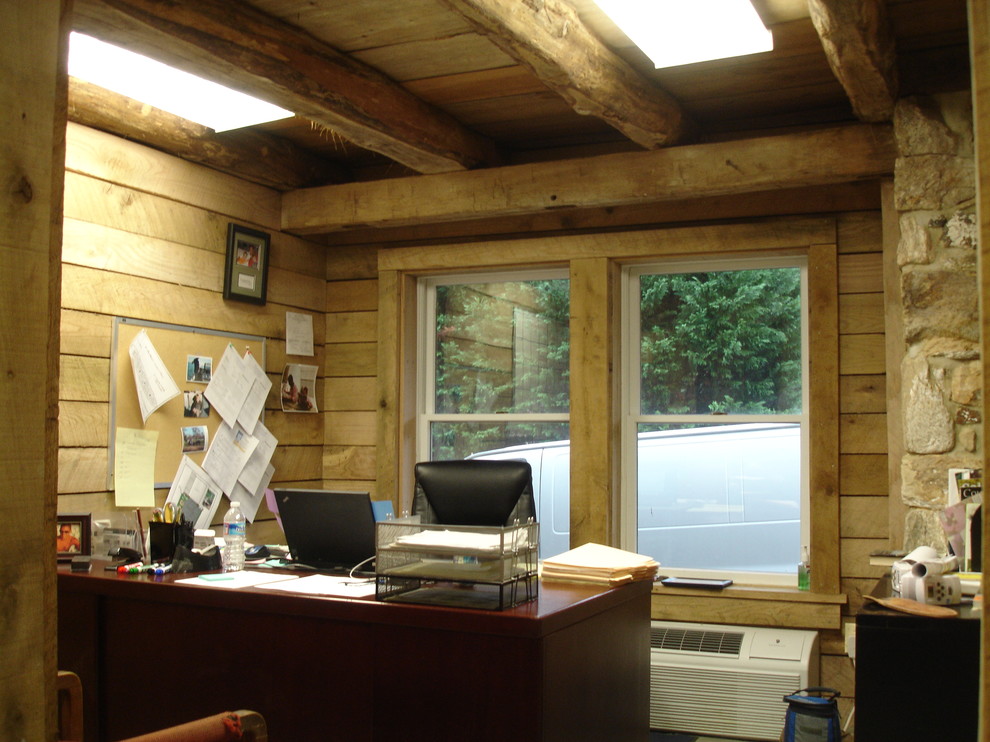Mountain style home office photo in DC Metro