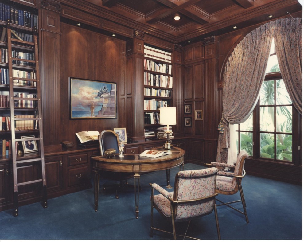 マイアミにある地中海スタイルのおしゃれなホームオフィス・書斎の写真