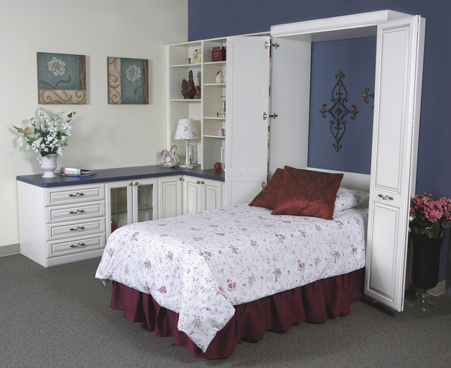 Open Murphy bed with desk area and lots of storage... Great for guests