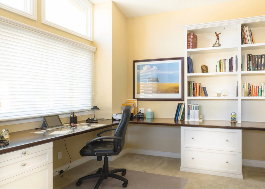 Design ideas for a classic home office in Minneapolis.