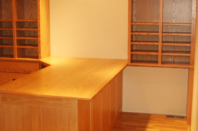 Example of a home office design in Minneapolis