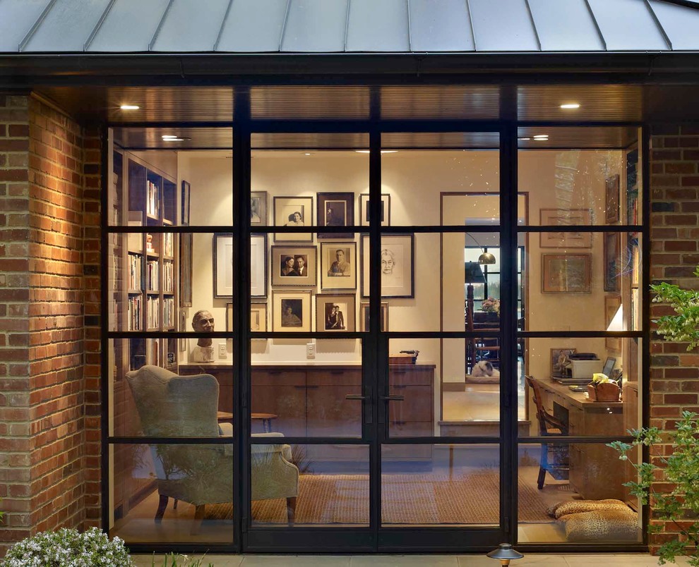 サンフランシスコにあるコンテンポラリースタイルのおしゃれなホームオフィス・書斎 (ベージュの壁) の写真