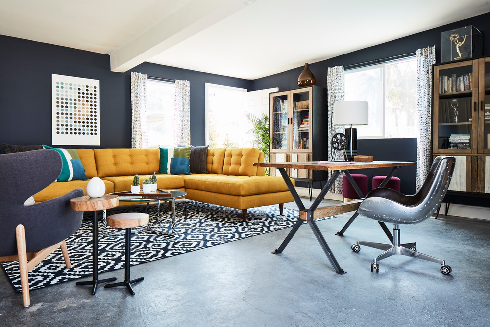 Inspiration för ett stort funkis arbetsrum, med grå väggar, betonggolv, ett fristående skrivbord och grått golv