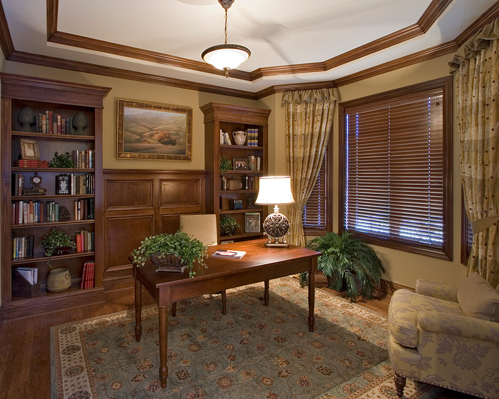Inspiration for a timeless home office remodel in Cincinnati