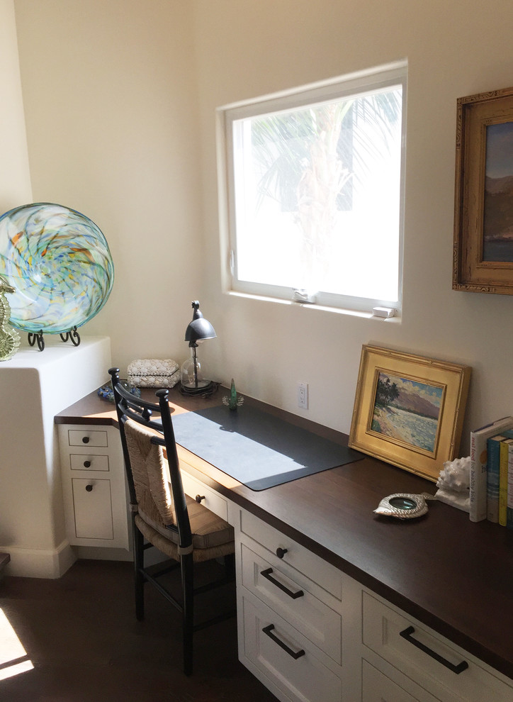 Beach style home office photo in Los Angeles