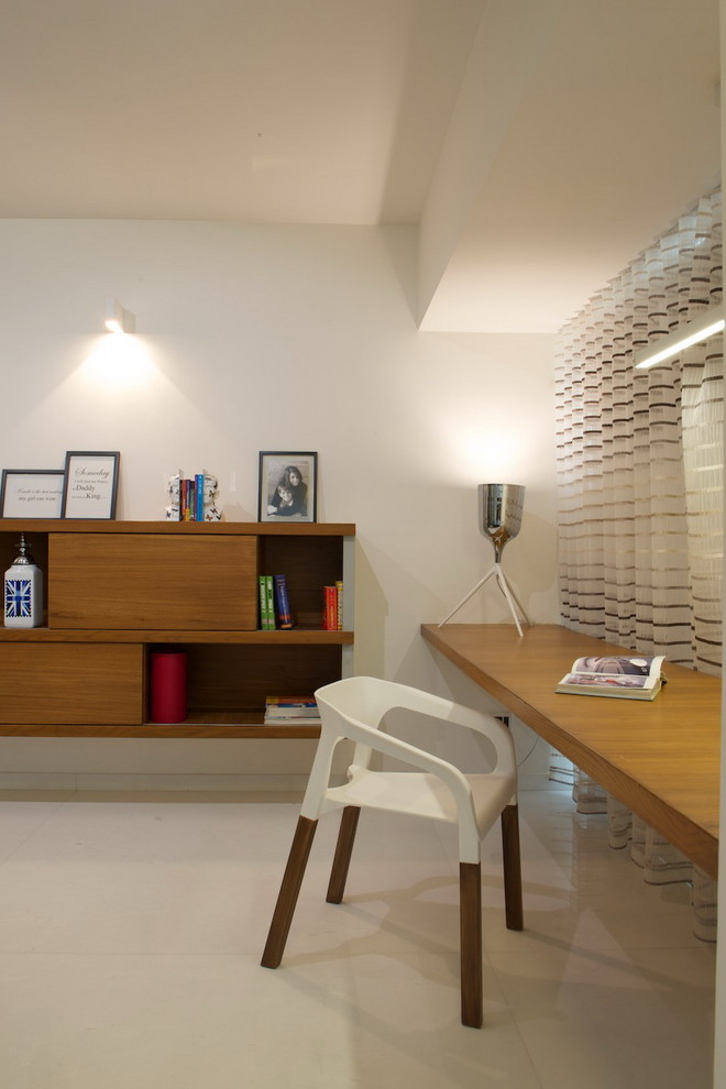 Trendy home office photo in Ahmedabad