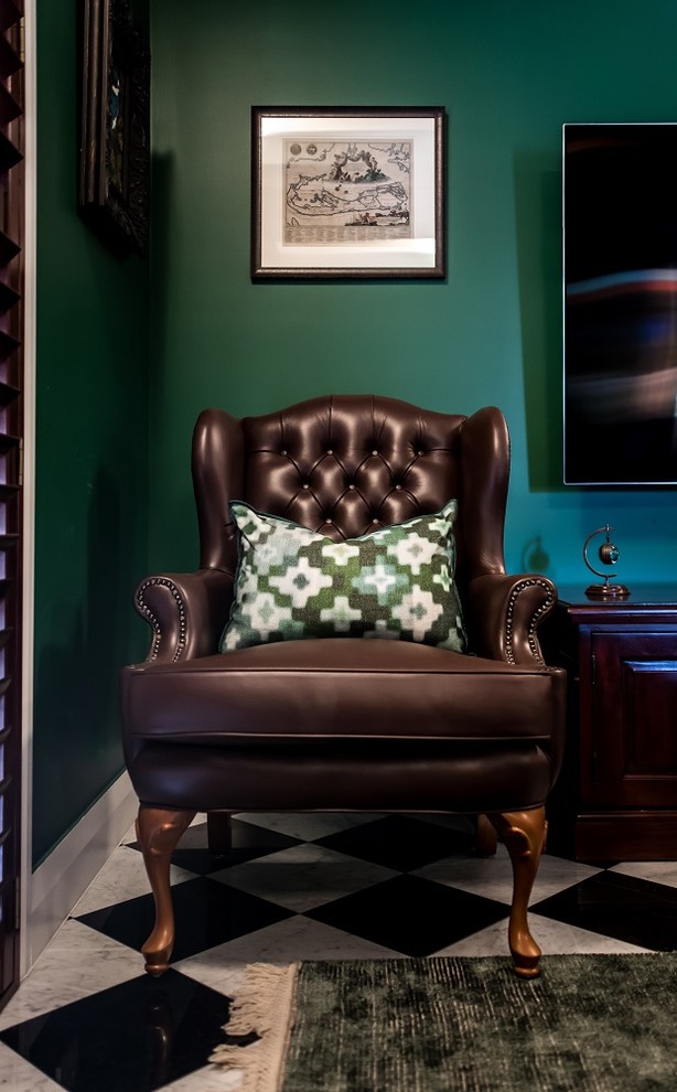 Inspiration för ett stort vintage arbetsrum, med gröna väggar och marmorgolv