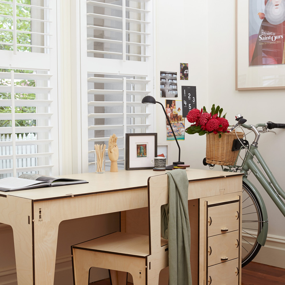 メルボルンにあるコンテンポラリースタイルのおしゃれなホームオフィス・書斎の写真