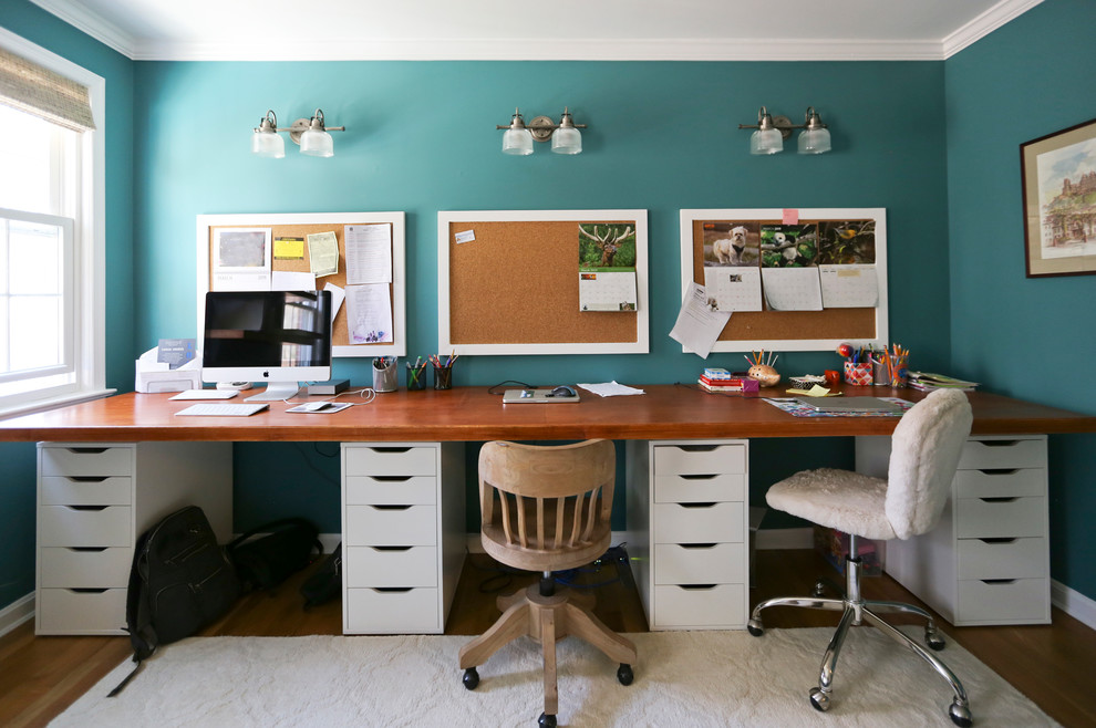 ワシントンD.C.にあるシャビーシック調のおしゃれなホームオフィス・書斎の写真