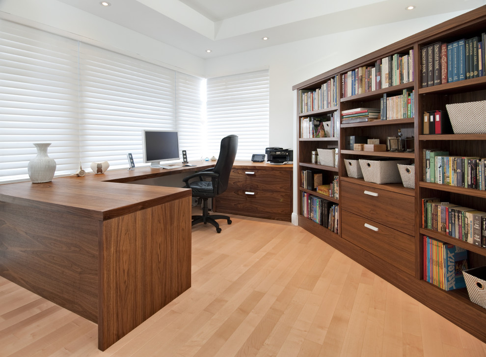 Photo of a modern home office in Ottawa.