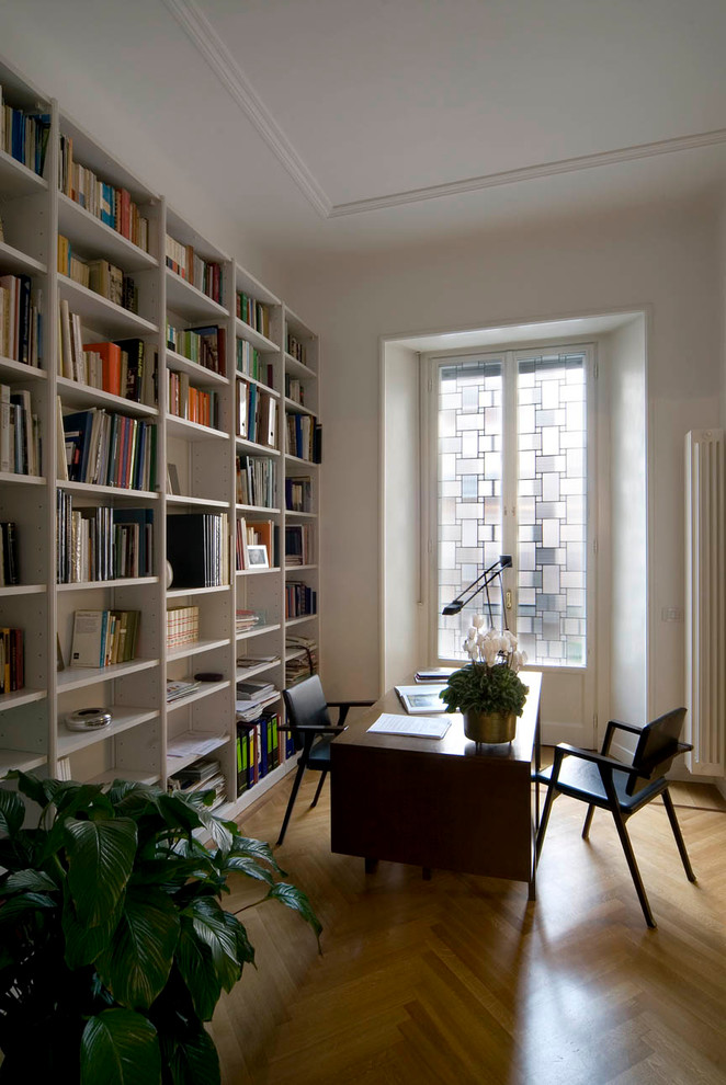 Photo of a contemporary home office in Milan.