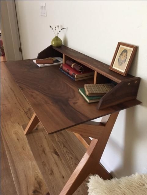 Ejemplo de despacho vintage con escritorio independiente