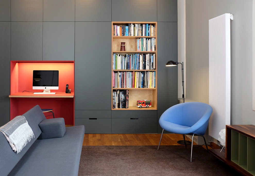 Exemple d'une salle de séjour scandinave avec une bibliothèque ou un coin lecture.