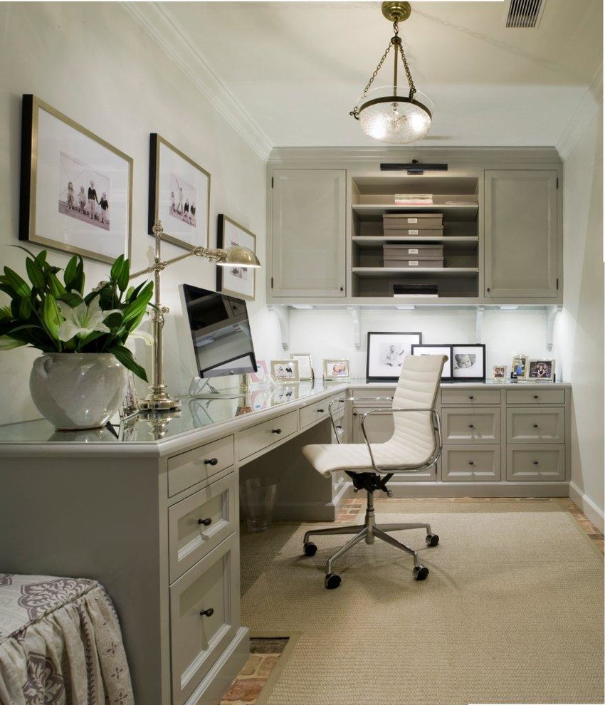 Home office - traditional home office idea in Houston