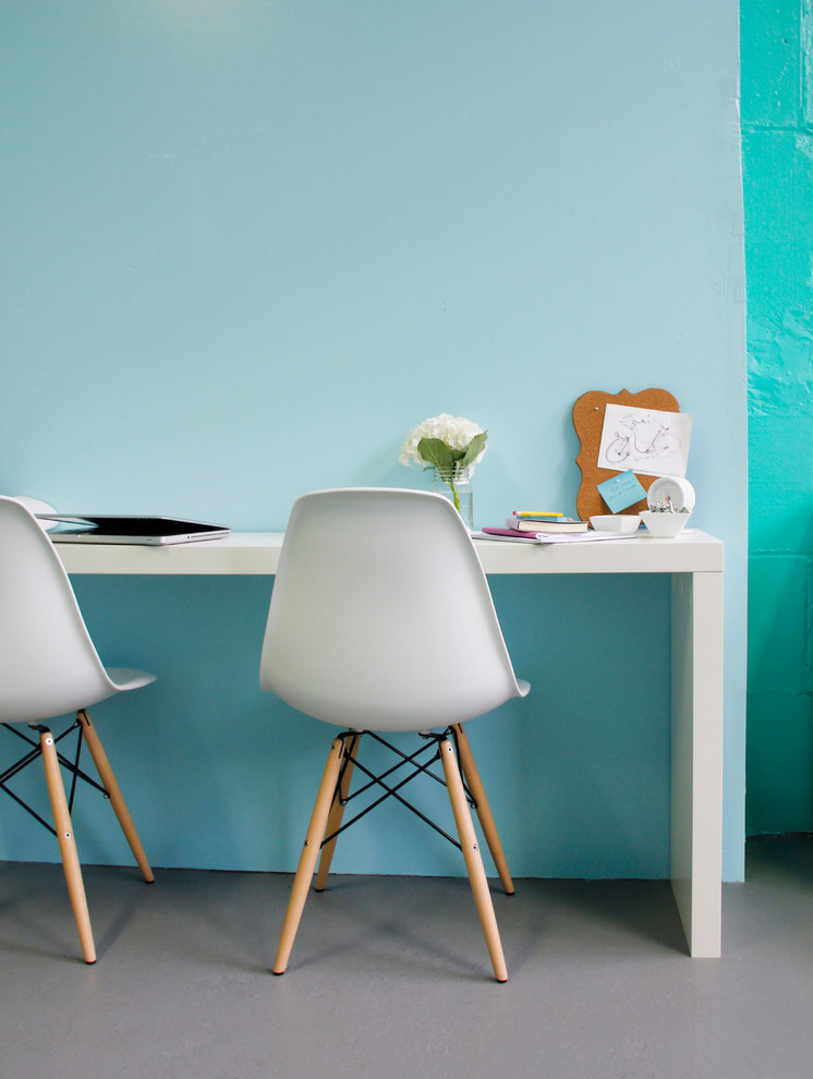 Imagen de despacho vintage con paredes azules