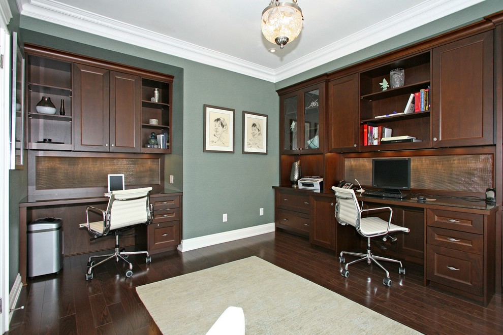 Elegant home office photo in Toronto