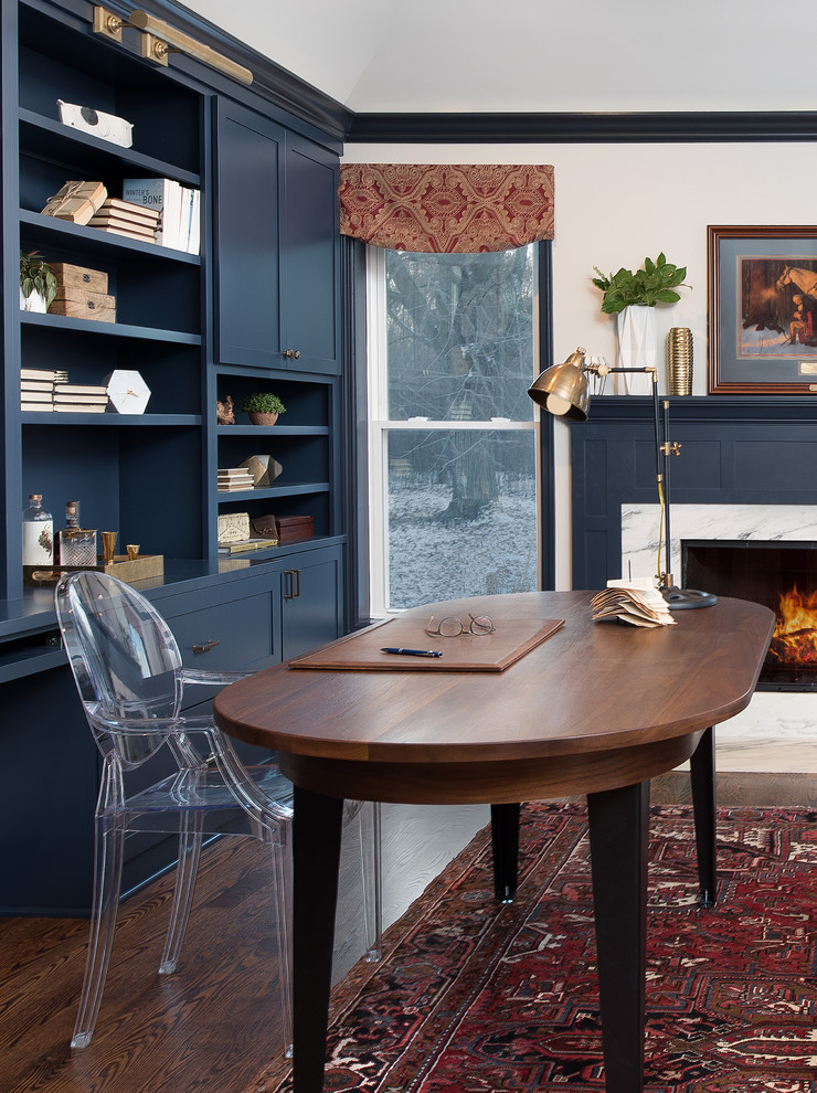 Design ideas for a classic home office in Milwaukee.