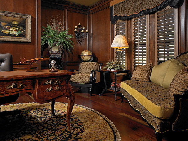 Photo of a traditional home office in Atlanta.