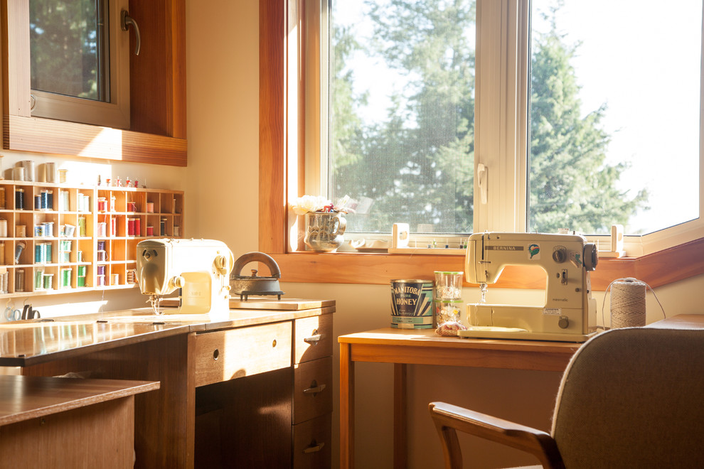 This is an example of a traditional home office in Vancouver.