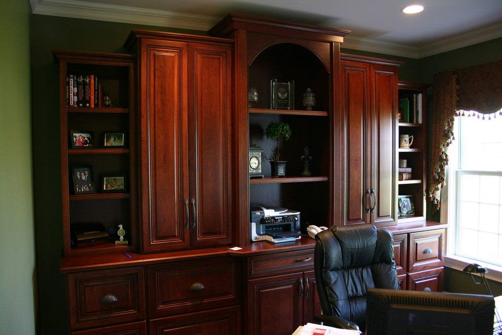 Inspiration for a timeless built-in desk study room remodel in Bridgeport with beige walls