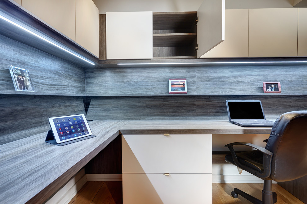 Home office - modern home office idea in Toronto