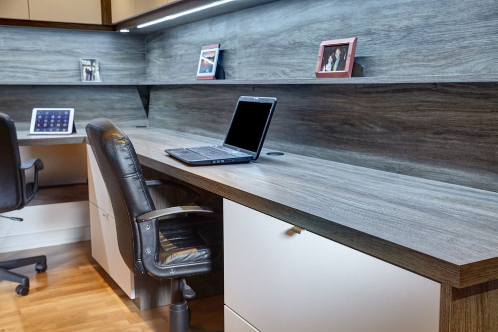 This is an example of a modern home office in Toronto.