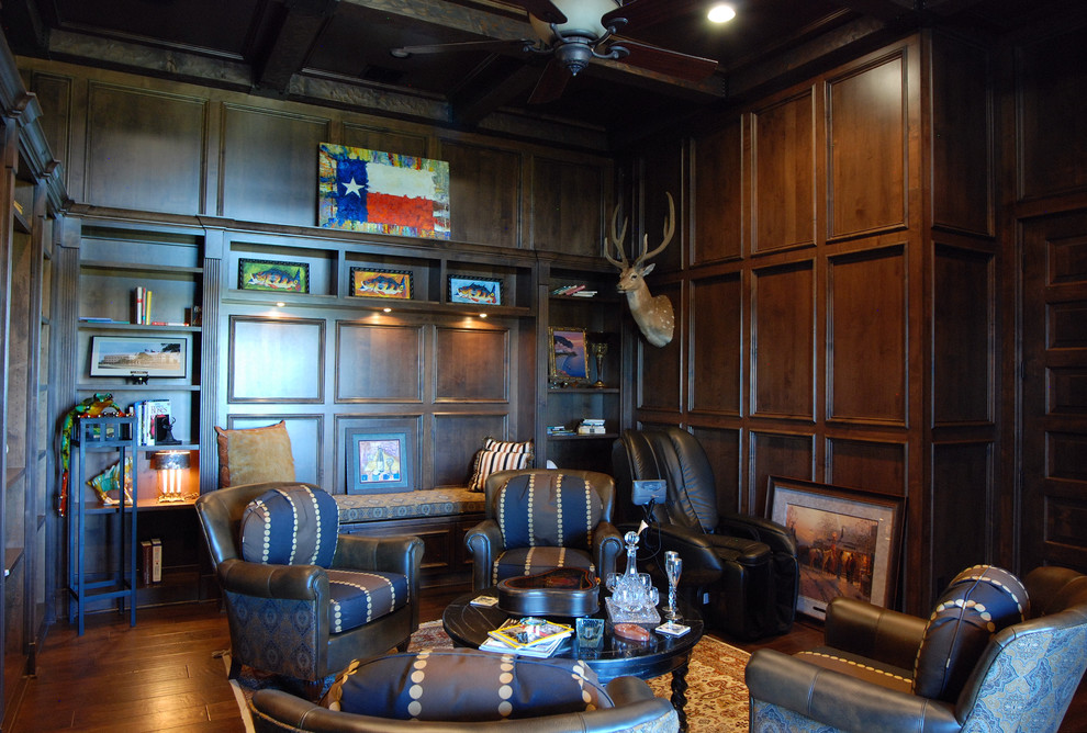 Foto de despacho rústico grande con paredes marrones, suelo de madera oscura y escritorio empotrado