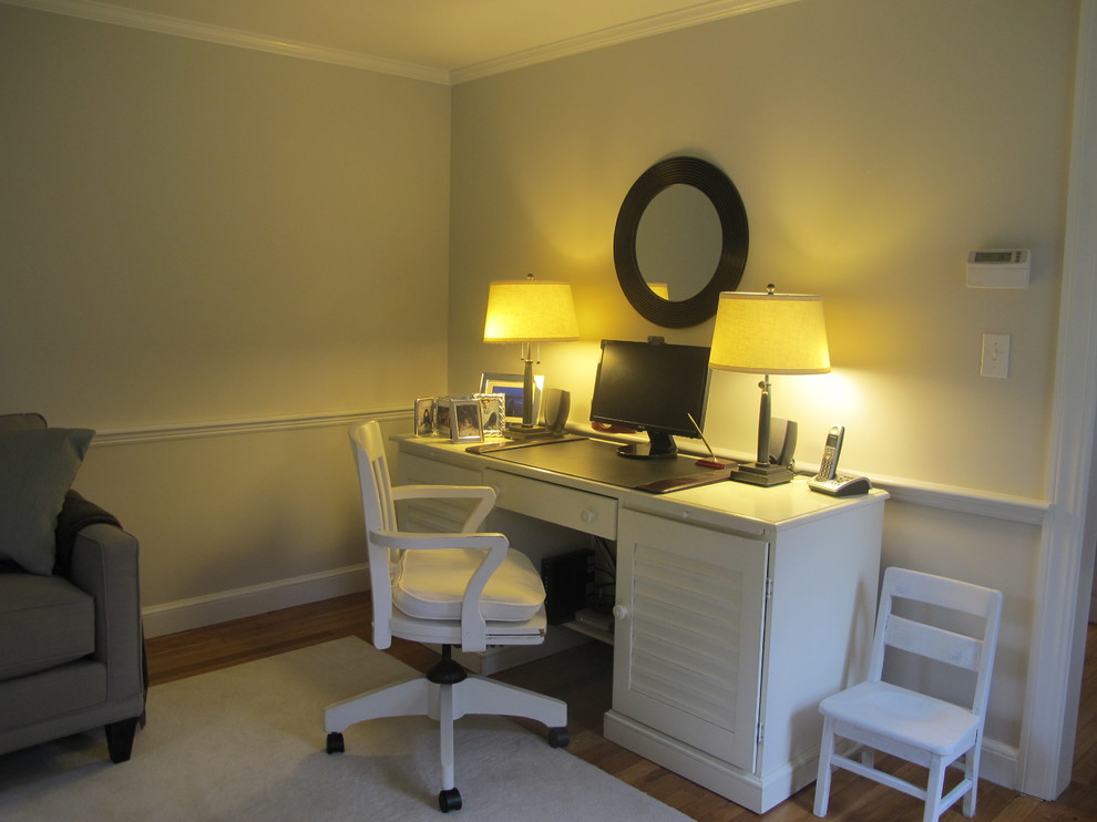 Inspiration for a timeless home office remodel in Boston