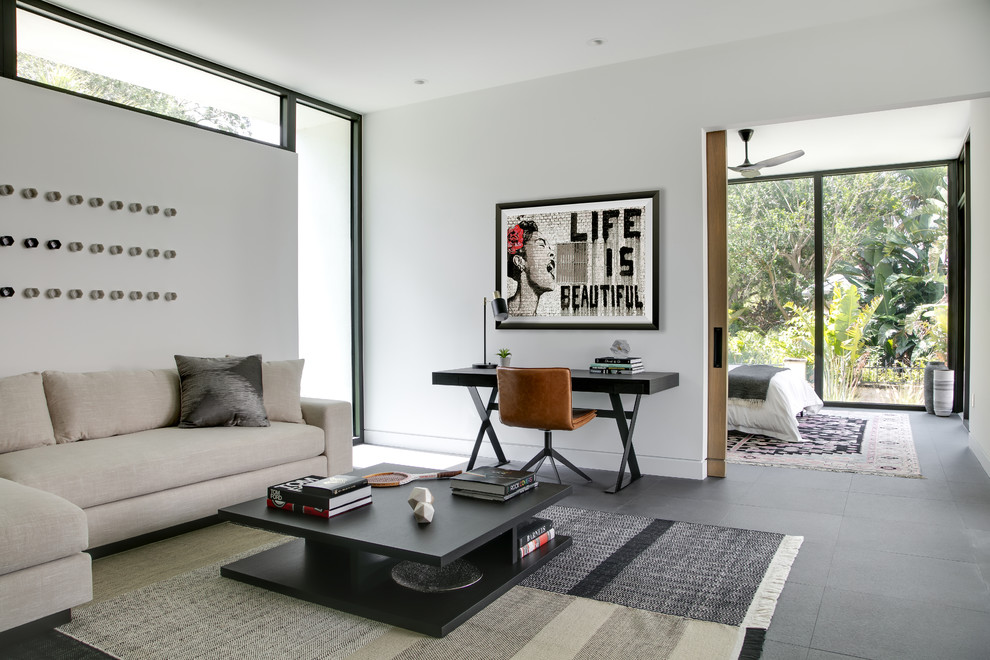 Inspiration för stora moderna arbetsrum, med vita väggar, grått golv, klinkergolv i porslin och ett fristående skrivbord