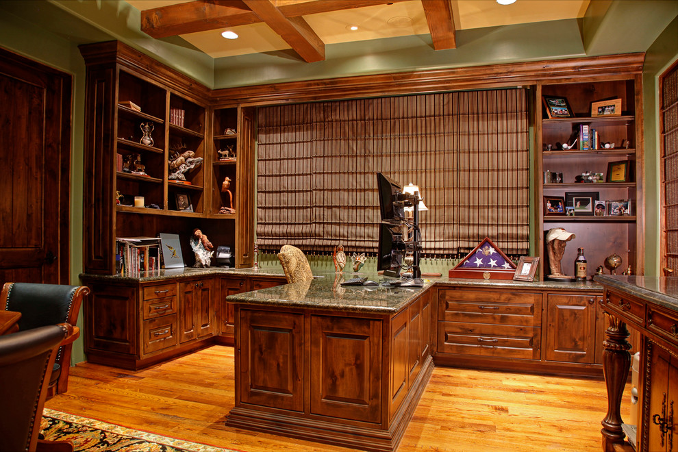 Inspiration for a traditional home office in Phoenix.