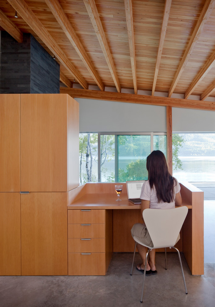This is an example of a modern home office in Vancouver.