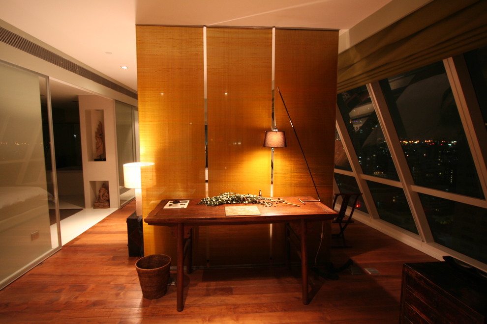 Inspiration for a contemporary home office in Hong Kong.