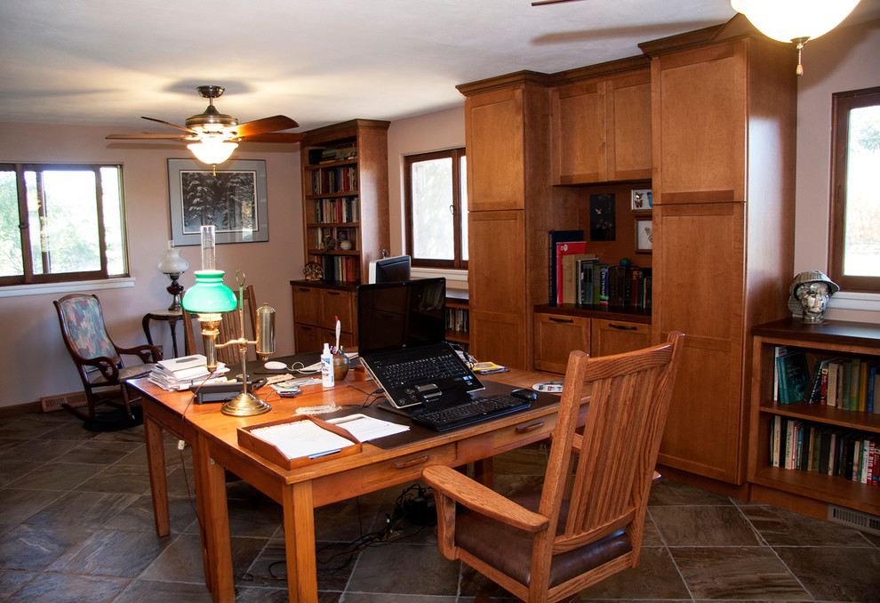 Elegant home office photo in St Louis