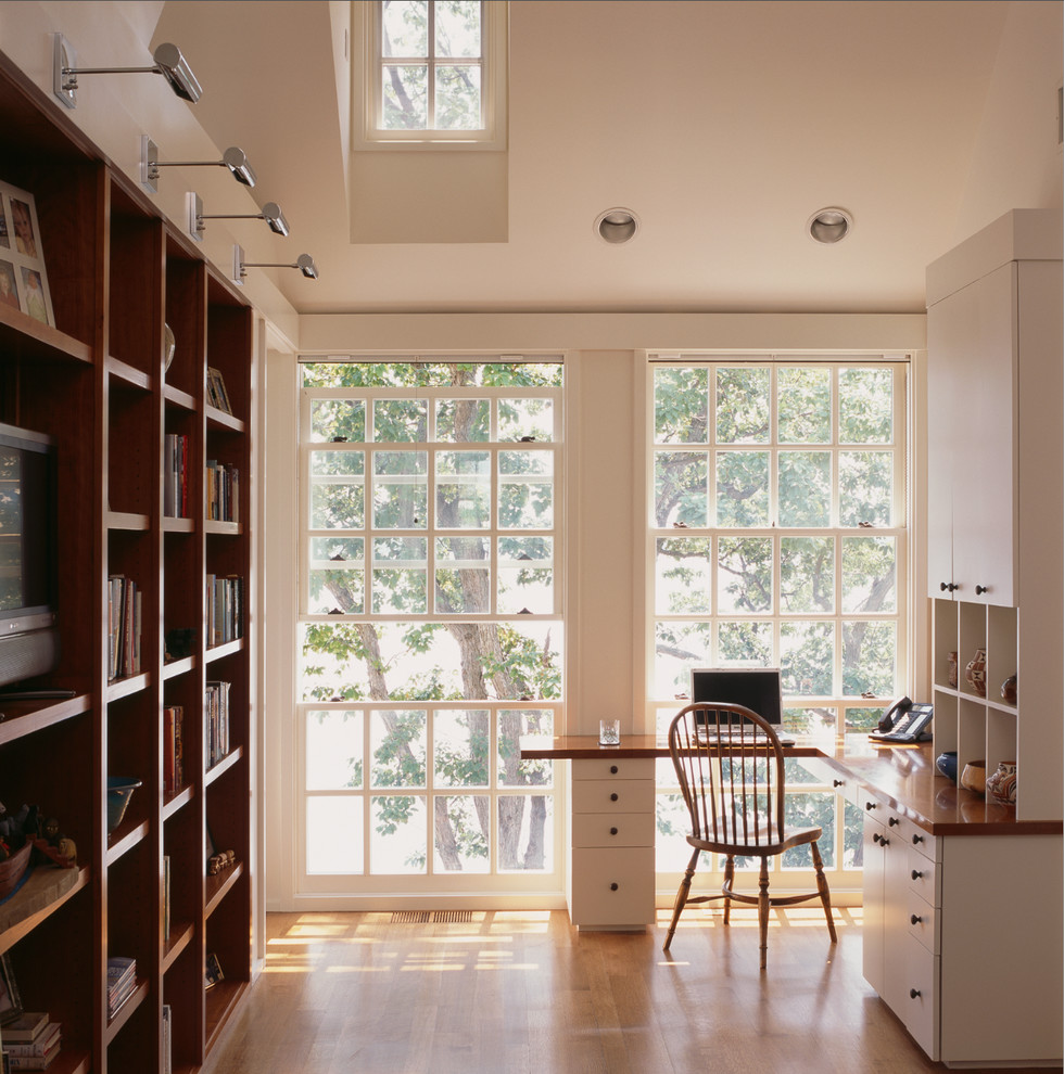 Home office - traditional home office idea in DC Metro