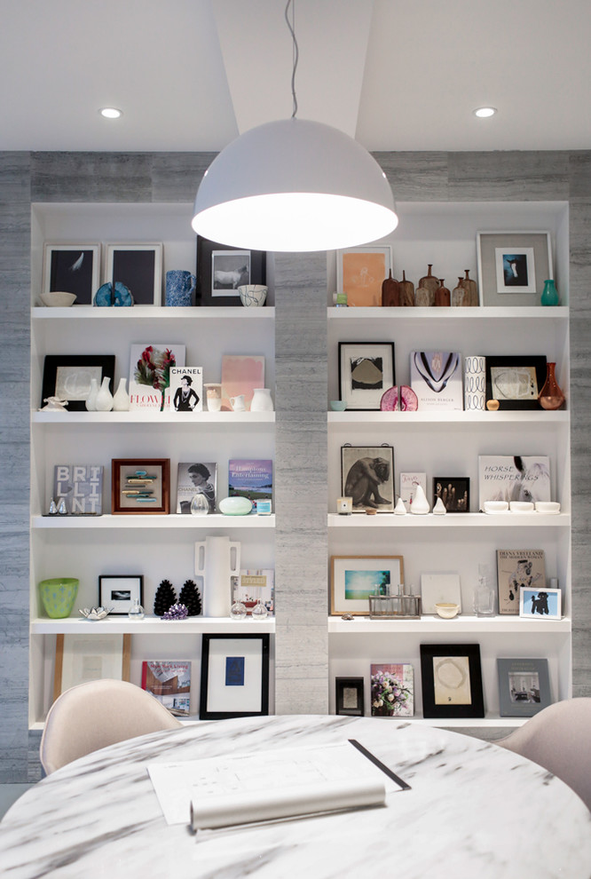 Idéer för ett mellanstort modernt arbetsrum, med ett fristående skrivbord, klinkergolv i keramik och vitt golv