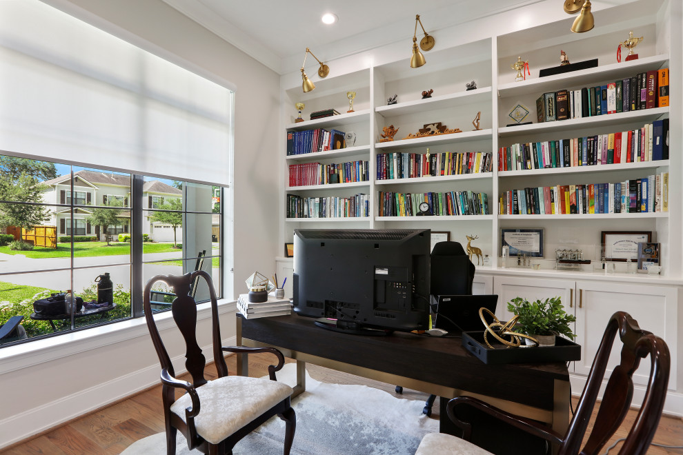 ヒューストンにあるカントリー風のおしゃれなホームオフィス・書斎の写真
