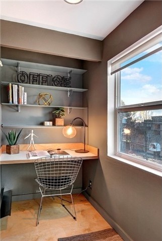 Design ideas for a modern home office in Seattle.