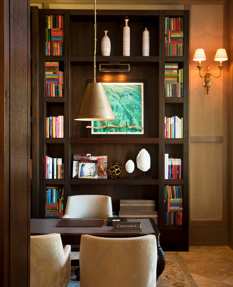 マイアミにあるトロピカルスタイルのおしゃれなホームオフィス・書斎の写真