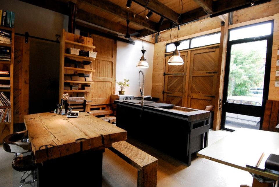 Home office - traditional home office idea in Montreal