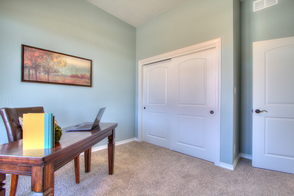 Medium sized traditional study in Albuquerque with blue walls and carpet.